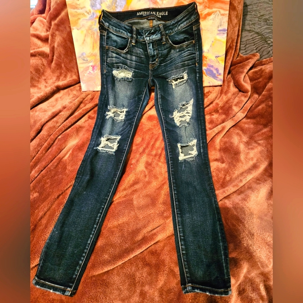 American Eagle Outfitters Women's Distressed Blue Jeans